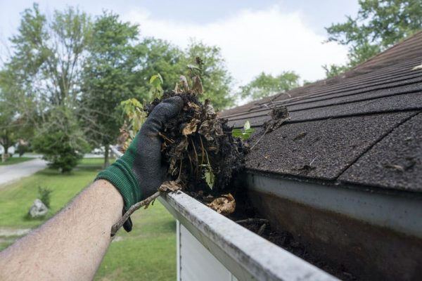 Gutter-Cleaning-by-Hand-600x400